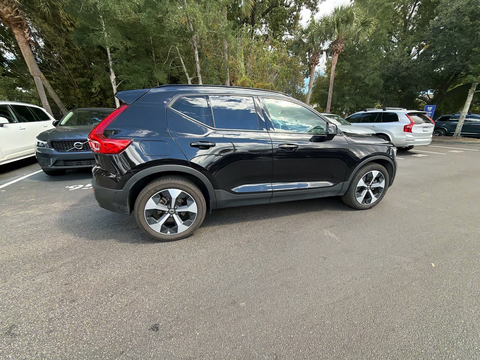Used 2025 Volvo XC40 B5 Plus AWD/4WD image 17