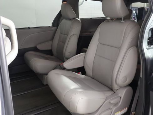 Used 2017 Toyota Sienna XLE w/ XLE Navigation Package image 26