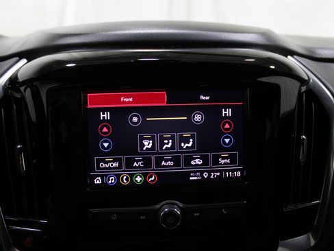 Used 2023 Chevrolet Traverse LT FWD image 18