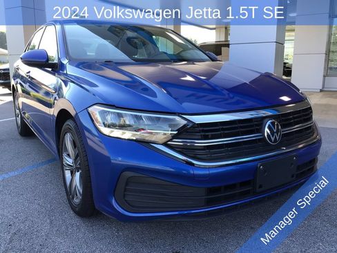 Used 2024 Volkswagen Jetta SE FWD image 3