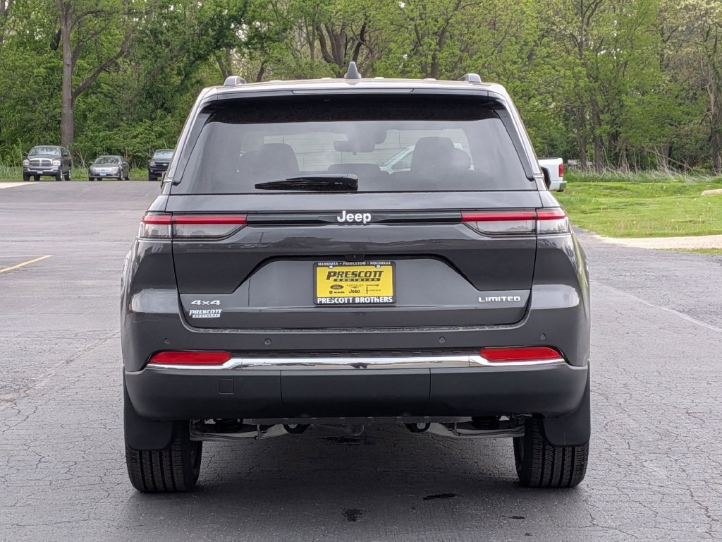 Used 2025 Jeep Grand Cherokee Limited w/ MOPAR Finishing Package AWD/4WD image 6