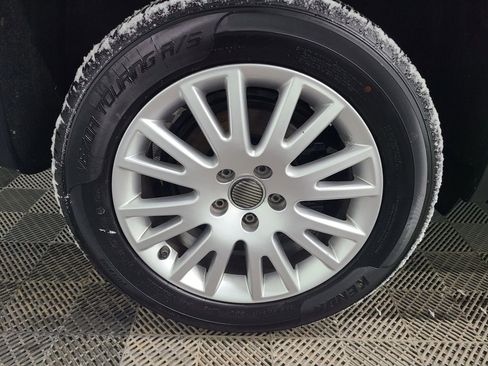 Used 2014 Volkswagen Tiguan S image 16