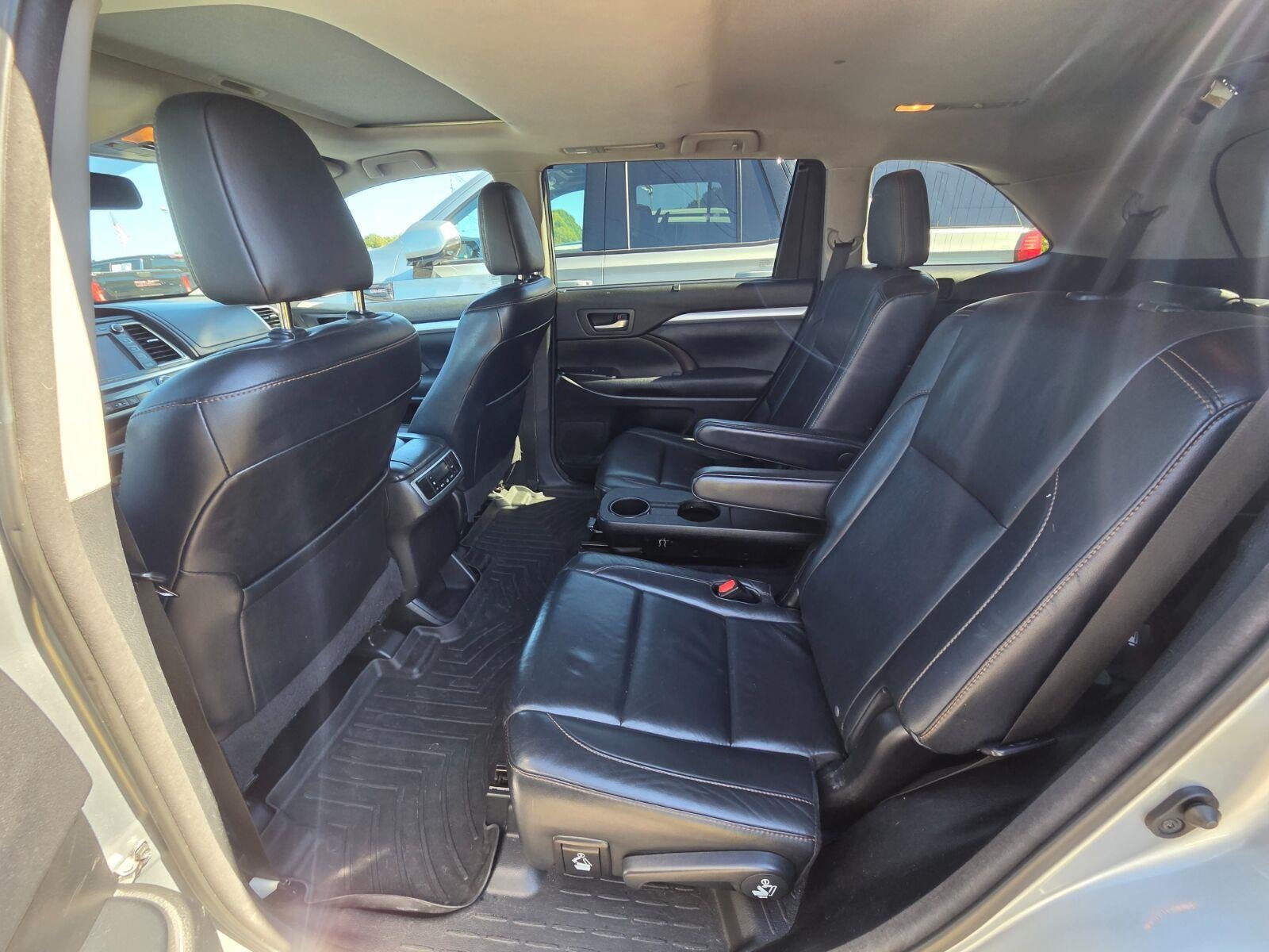 Used 2016 Toyota Highlander XLE AWD/4WD image 9