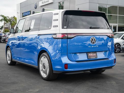Certified 2025 Volkswagen ID. Buzz 1st Edition RWD image 9
