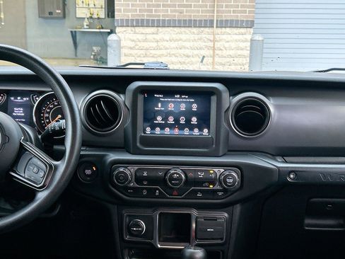Used 2022 Jeep Wrangler Unlimited Sport AWD/4WD image 19