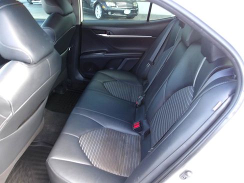 Used 2019 Toyota Camry SE FWD image 10
