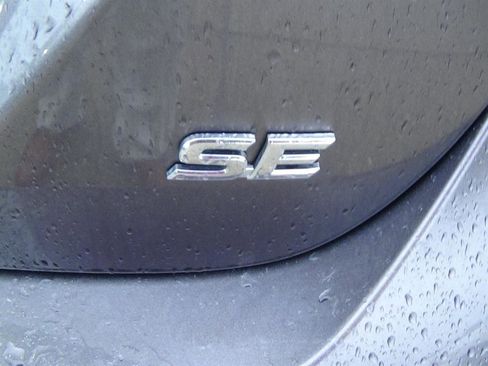 Used 2024 Toyota Camry SE image 10