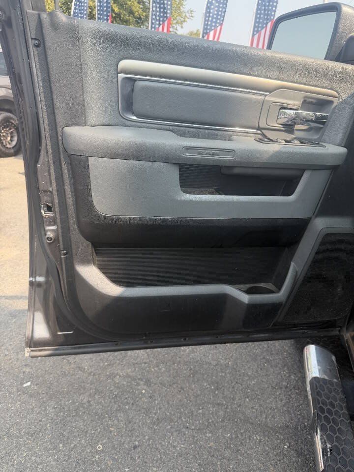Used 2017 RAM 1500 Big Horn AWD/4WD image 2