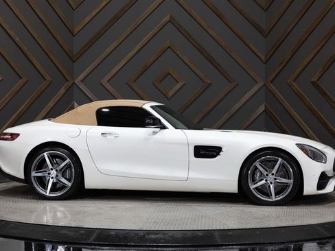 Used 2018 Mercedes-Benz AMG GT Roadster w/ Exclusive Interior Package image 9