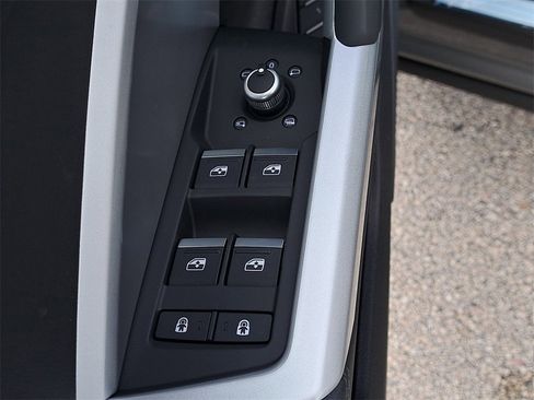 New 2025 Audi Q3 2.0T Premium image 22