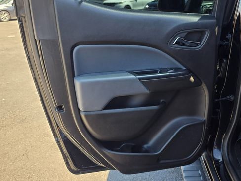 Used 2016 Chevrolet Colorado Z71 w/ Z71 Midnight Edition image 22