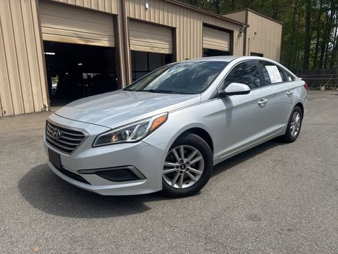 Used 2017 Hyundai Sonata SE w/ Cargo Package image 1