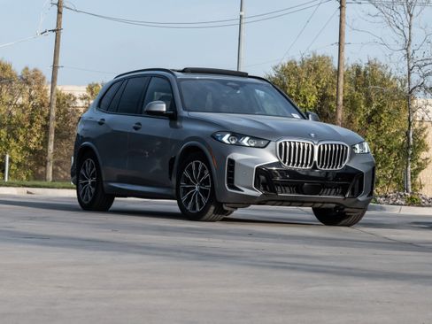 Certified 2025 BMW X5 xDrive50e w/ M Sport Package image 2