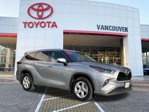 Used 2022 Toyota Highlander LE AWD/4WD image 1