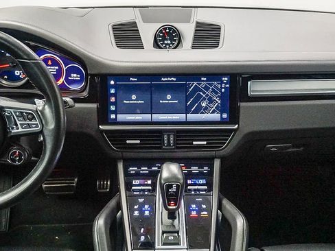 Certified 2022 Porsche Cayenne Turbo AWD/4WD image 14
