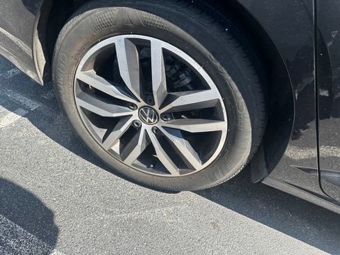Used 2025 Volkswagen Jetta SE FWD image 4