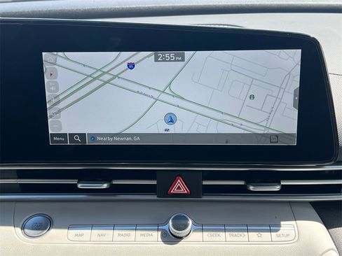 Used 2025 Hyundai Elantra Limited image 28