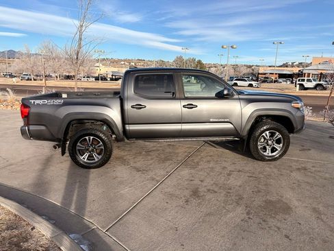 Used 2019 Toyota Tacoma TRD Off-Road image 8