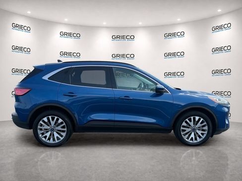 Used 2022 Ford Escape Titanium AWD/4WD image 8