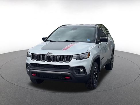 Used 2025 Jeep Compass Trailhawk AWD/4WD image 7