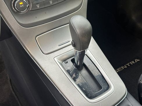 Used 2014 Nissan Sentra S image 29