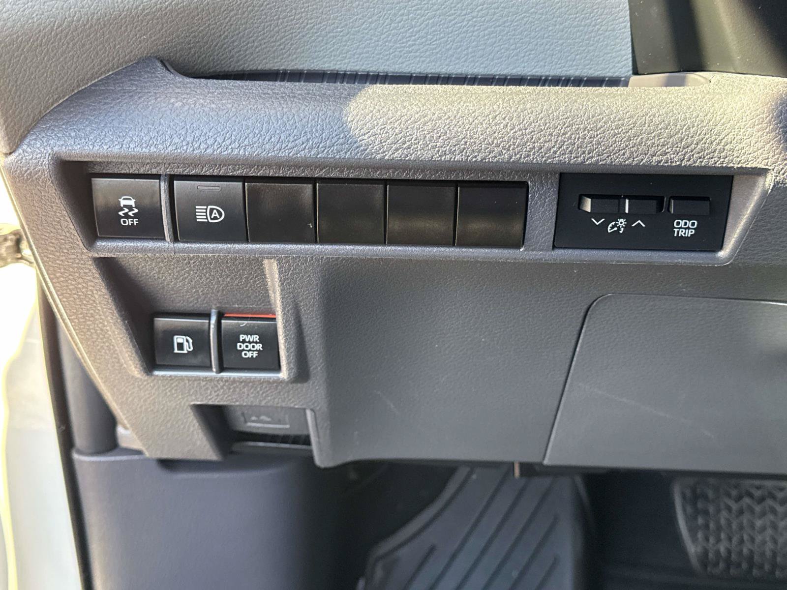 Used 2024 Toyota Sienna LE AWD/4WD image 28