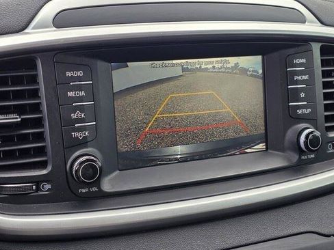 Used 2020 Kia Sorento S image 17