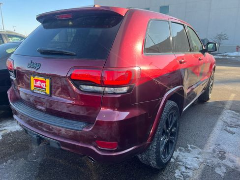 Used 2019 Jeep Grand Cherokee Altitude image 3