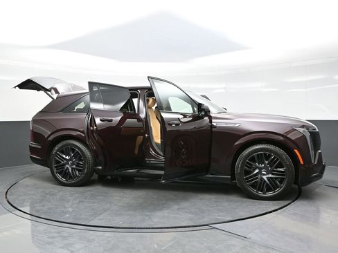 New 2025 Cadillac Escalade IQ Sport 2 w/ LPO, ONYX Package image 40
