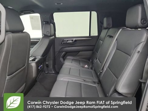 Used 2025 Chevrolet Suburban Z71 AWD/4WD image 15