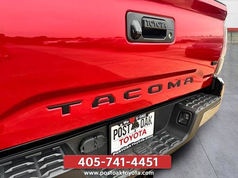 Used 2022 Toyota Tacoma TRD Off-Road AWD/4WD image 24