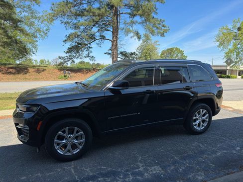 Used 2023 Jeep Grand Cherokee Limited w/ Trailer Tow Prep Group (B) image 4