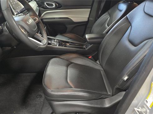 Used 2025 Jeep Compass Limited AWD/4WD image 9