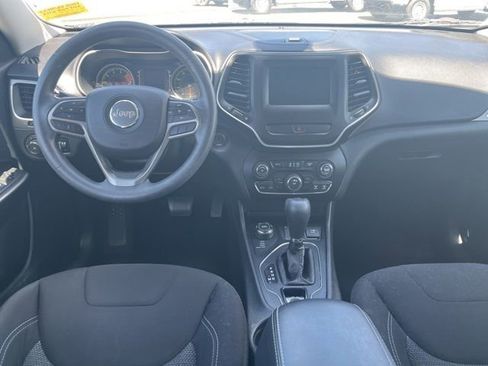 Used 2019 Jeep Cherokee Latitude w/ Popular Appearance Group AWD/4WD image 8