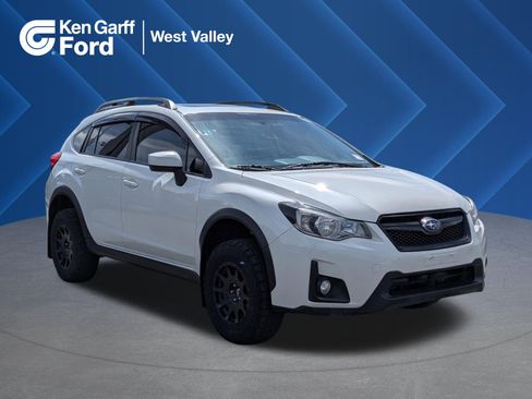 Used 2017 Subaru Crosstrek 2.0i Premium w/ Moonroof Package AWD/4WD image 1