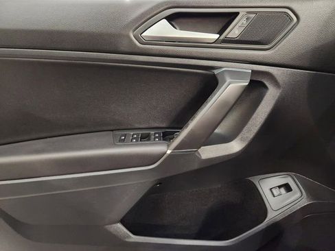 Used 2020 Volkswagen Tiguan SEL AWD/4WD image 25
