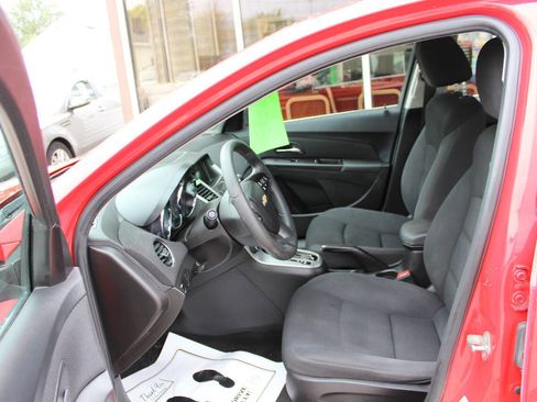 Used 2016 Chevrolet Cruze LT image 11