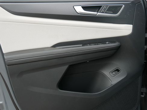 New 2026 Volkswagen Atlas Cross Sport SEL Premium R-Line image 4