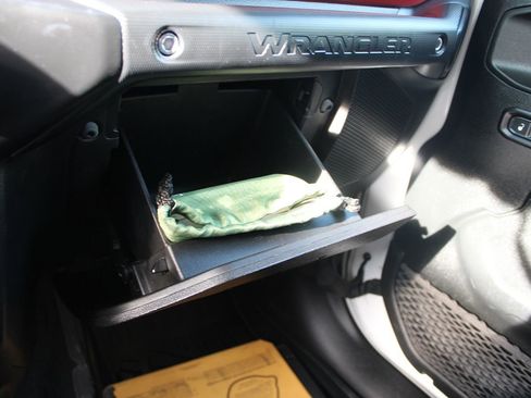 Used 2021 Jeep Wrangler Unlimited Rubicon image 33