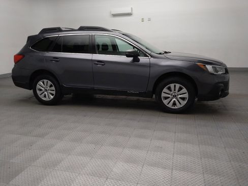 Used 2018 Subaru Outback 2.5i Premium image 11