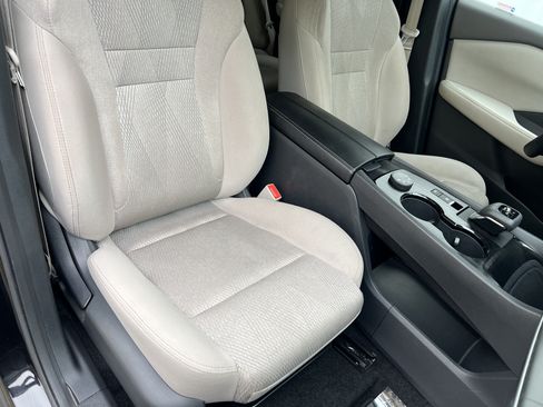 Used 2025 Nissan Rogue SV AWD/4WD image 22