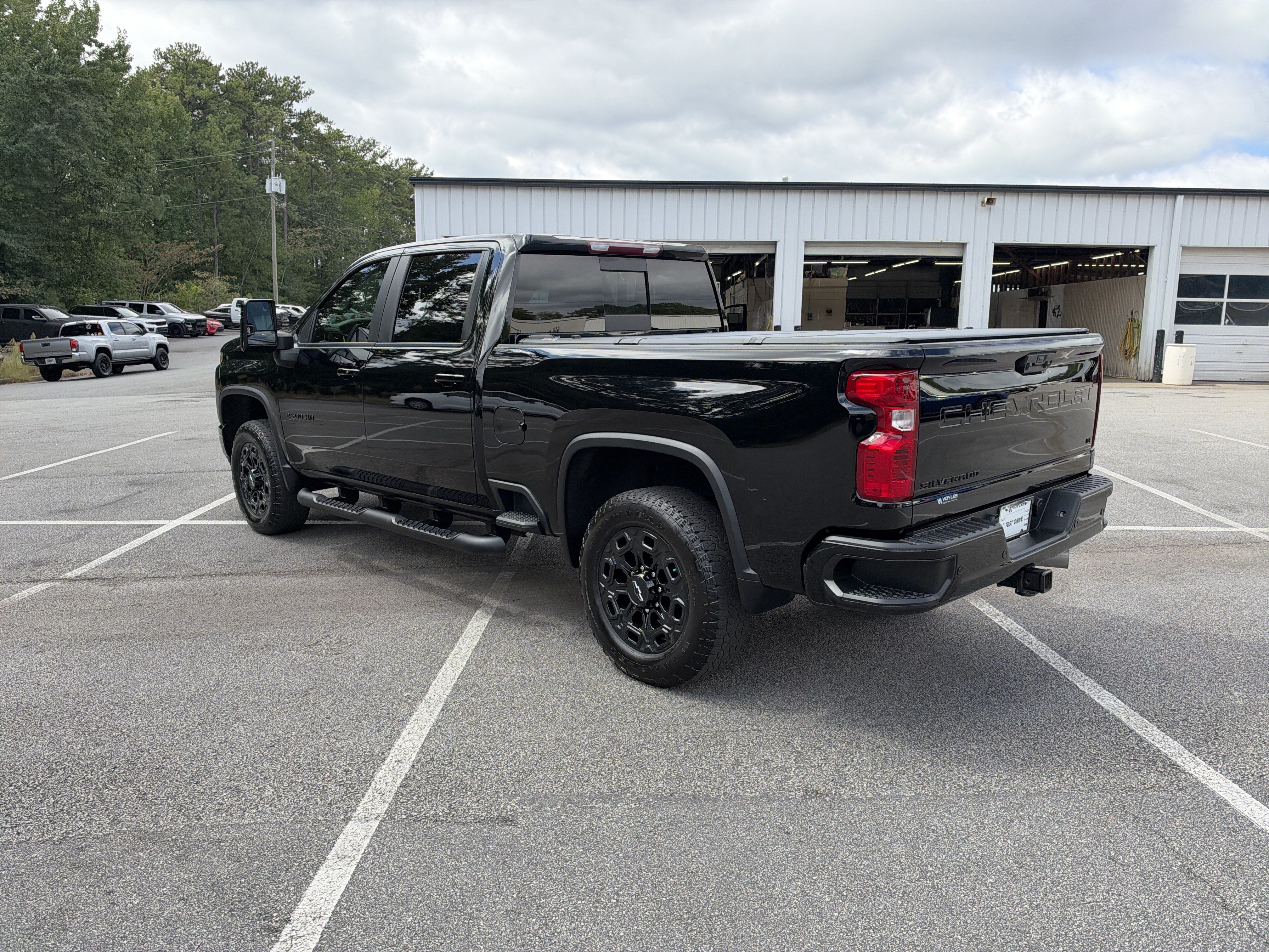 Used 2023 Chevrolet Silverado 2500 LT w/ Midnight Edition AWD/4WD image 6