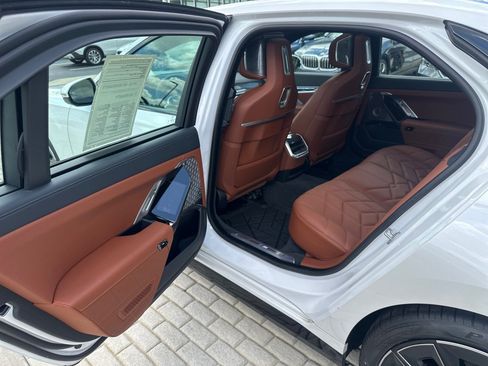 Used 2025 BMW 740i w/ Executive Package RWD image 17