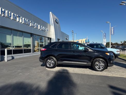 Used 2024 Ford Edge SEL w/ Sport Appearance Package image 3