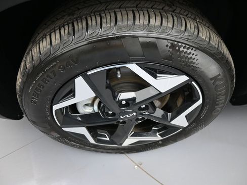 Used 2025 Kia Seltos S AWD/4WD image 14