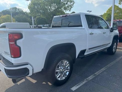Used 2025 Chevrolet Silverado 2500 High Country w/ High Country Premium Package AWD/4WD image 3
