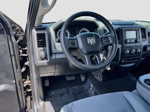 Used 2014 RAM 1500 Express RWD image 19