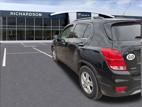 Used 2019 Chevrolet Trax LT w/ LT Convenience Package FWD image 9