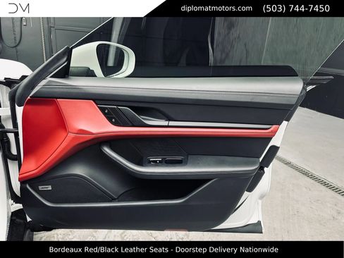 Used 2022 Porsche Taycan image 25