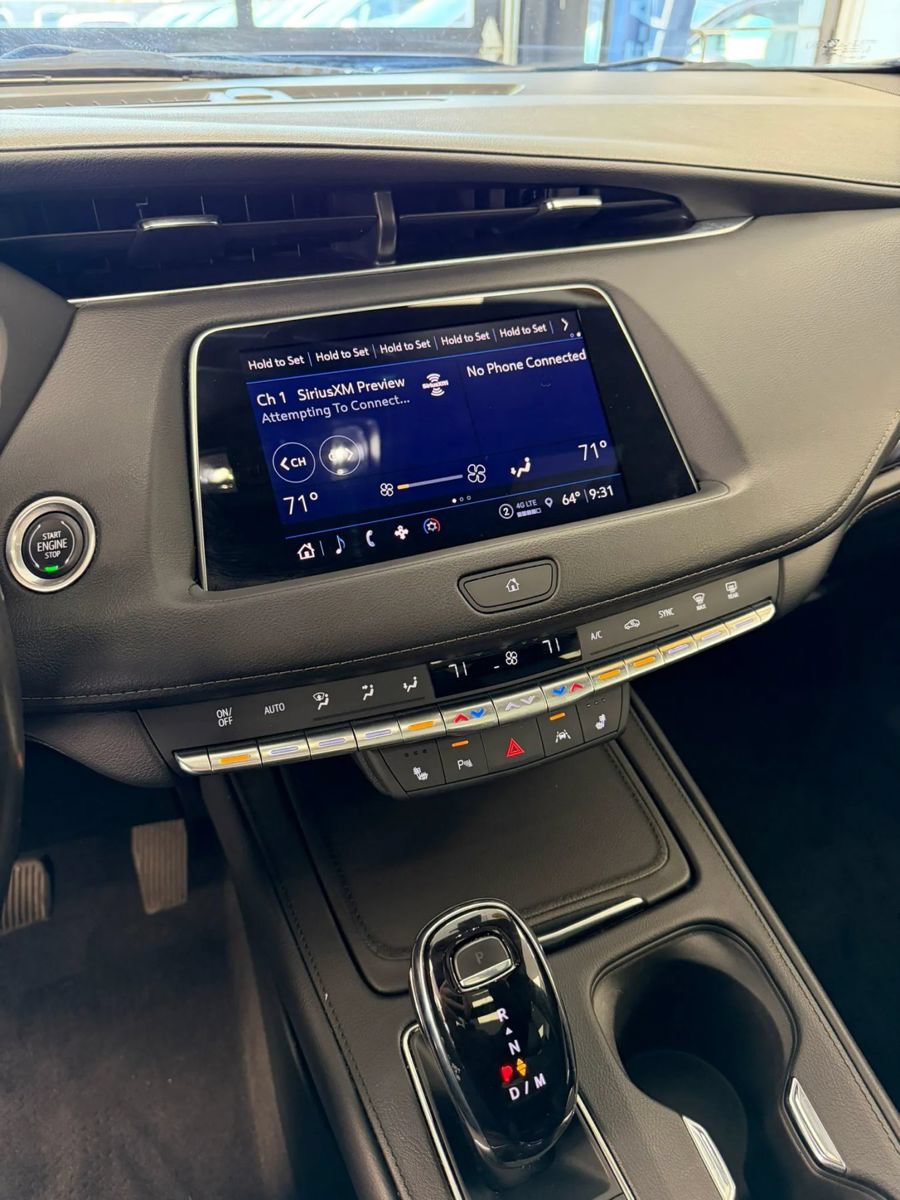 Used 2023 Cadillac XT4 Luxury w/ Cold Weather Package FWD image 26